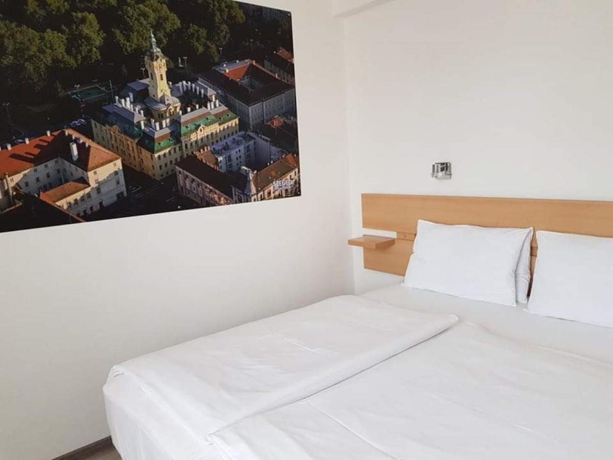 Matyas Panzio Bed & Breakfast แซแก็ด ภายนอก รูปภาพ